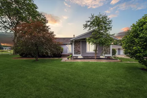 10211 Davisburg Rd, Springfield, MI 48350