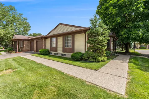 2908 Roundtree Dr, Troy, MI 48083
