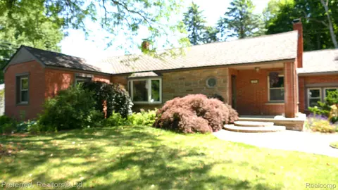 12705 Evelyn Crt Ct, Van Buren, MI 48111
