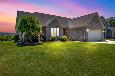 45427 Indian Creek Dr, Canton, MI 48187
