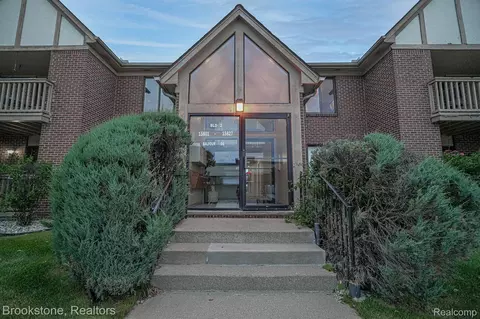 15827 Balfour Dr, Macomb, MI 48044