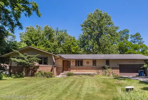 8460 Gray St, Westland, MI 48185