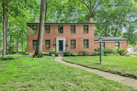 3540 Salem Rd, Troy, MI 48084