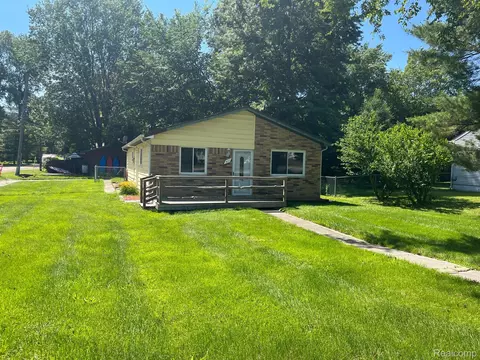 611 N Newburgh Rd, Westland, MI 48185