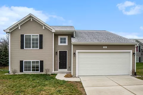 206 Creek Pointe Cir, Durand, MI 48429