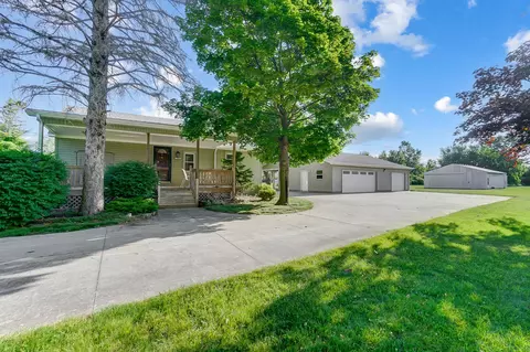 13928 Gayville Rd, La Salle, MI 48145