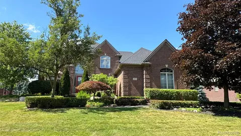 48392 Binghampton Dr, Northville, MI 48168