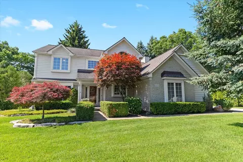 8493 Trenton Dr, White Lake, MI 48386