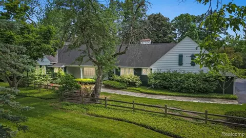 845 Lone Pine Rd, Bloomfield Hills, MI 48302