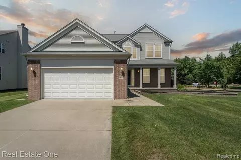 1537 Callaway Ct, Howell, MI 48843