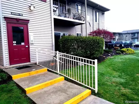 10069 Allen Pointe Dr, Allen Park, MI 48101