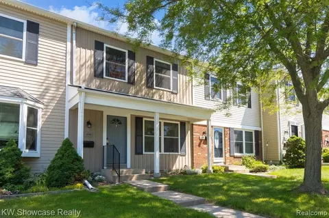 1260 Marseille Ct, Rochester Hills, MI 48309
