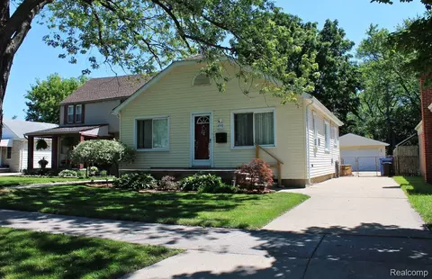 4991 Bedford St, Dearborn Heights, MI 48125