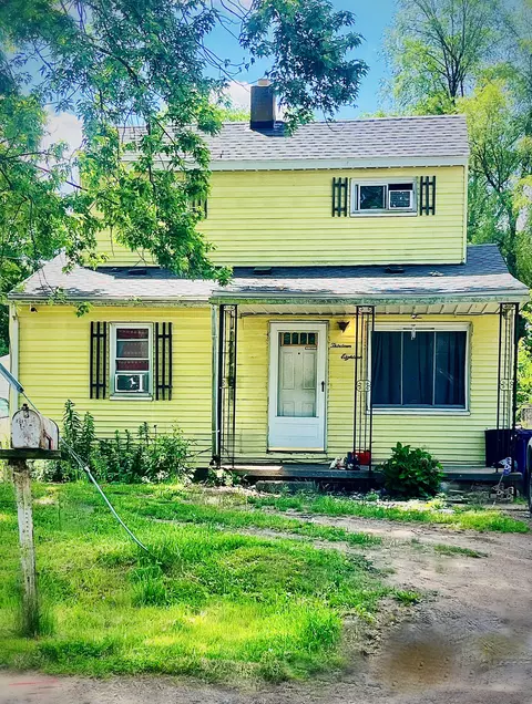 1318 Wells St, Burton, MI 48529