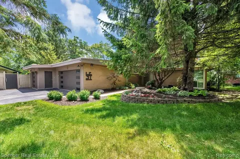 6521 Waterford Hill Ter, Clarkston, MI 48346