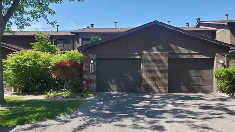 2535 Meade Crt Ct, Ann Arbor, MI 48105