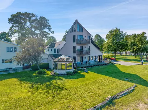 2959 Maplewood Dr, Fort Gratiot, MI 48059