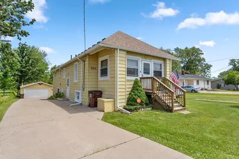 7215 S Huron River Dr, South Rockwood, MI 48179