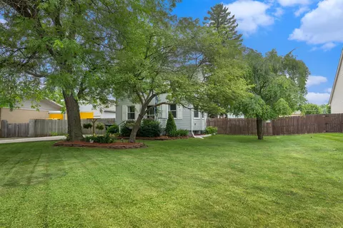 5451 Meadow View St, Sterling Heights, MI 48310