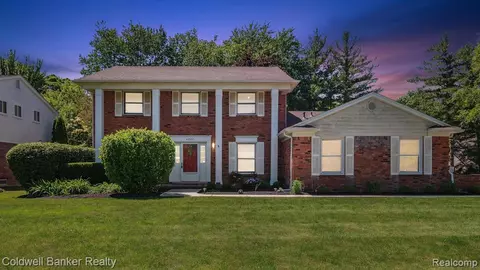 6207 Kiev St, West Bloomfield, MI 48324