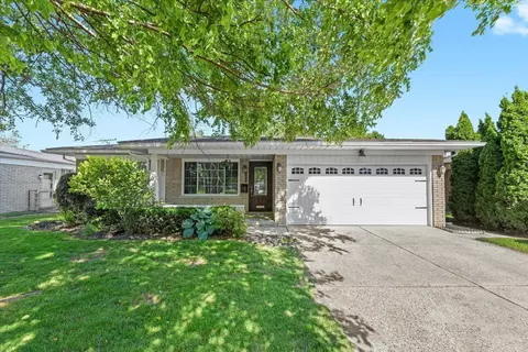 33032 Shrewsbury Dr, Sterling Heights, MI 48310