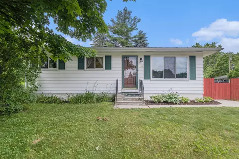 1113 Airway Dr, Waterford, MI 48327