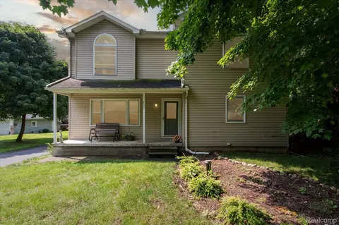 837 Lucille Dr, Wolverine Lake, MI 48390