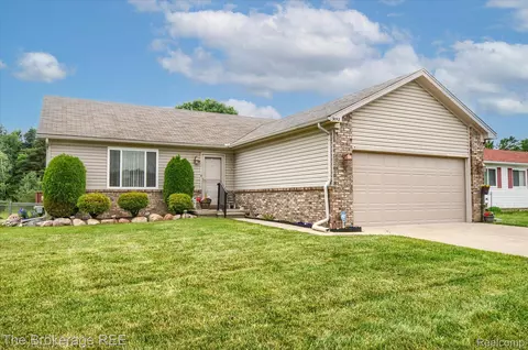 3052 Wild Orchid Ln, Burton, MI 48519