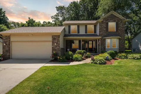 4455 Red Oak Blvd, Waterford, MI 48329