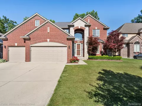 50450 Kapalua Dr, Macomb, MI 48042