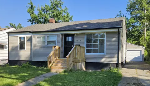 2214 Santa Barbara Dr, Flint, MI 48504