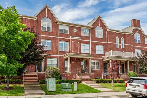 3067 Camden Dr, Troy, MI 48084