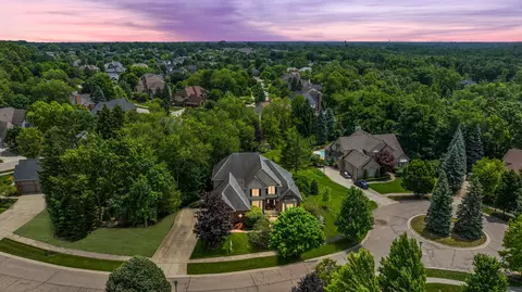 1518 Pondside Crt Ct, Rochester, MI 48307