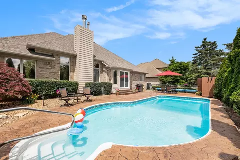 16732 English Garden Dr, Macomb, MI 48042