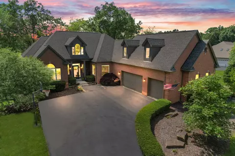 2396 Woodvale Trl, Brighton, MI 48114