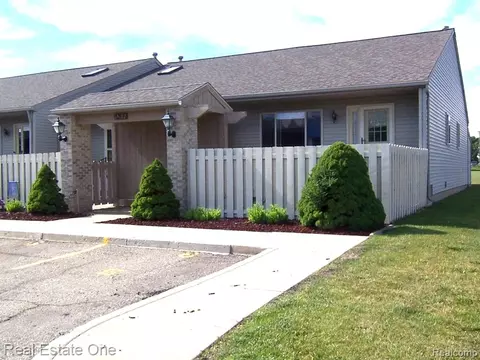 61702 Williamsburg Dr #6, South Lyon, MI 48178