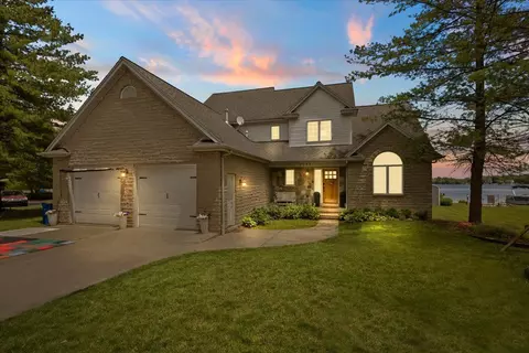 2668 Silverside Rd, Waterford, MI 48328