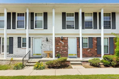 21723 Hidden Rivers Dr N, Southfield, MI 48075