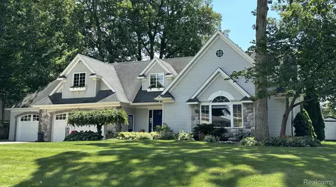 870 Lakeshore Dr, Deerfield, MI 48421