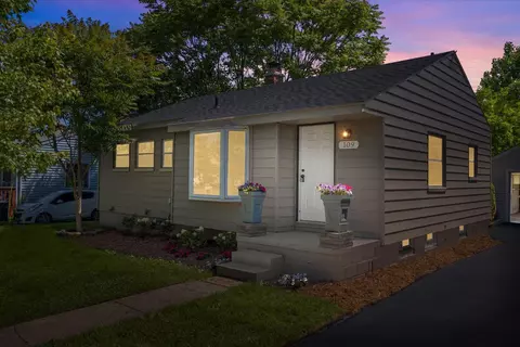 109 Coleman Dr, Waterford, MI 48328