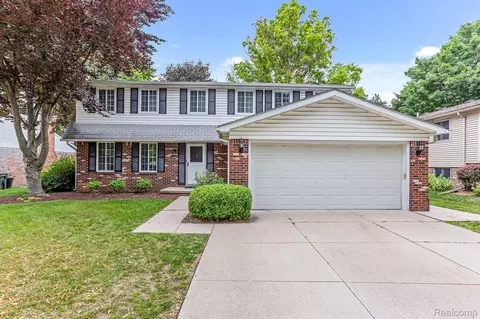 43300 Oakbrook Crt Ct, Canton, MI 48187
