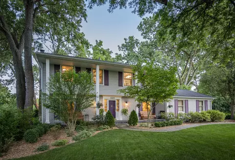 3884 Top View Crt Ct, Bloomfield Hills, MI 48304