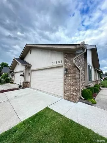 38808 Windmill Pointe W, Clinton Township, MI 48038