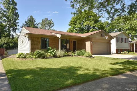 2426 Avalon Dr, Troy, MI 48083