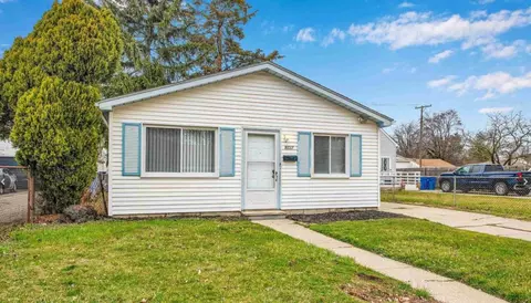 8717 Paige Ave, Warren, MI 48089