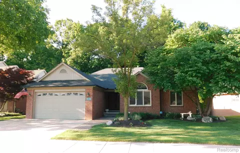 20737 Parkplace Ln, Clinton Township, MI 48036