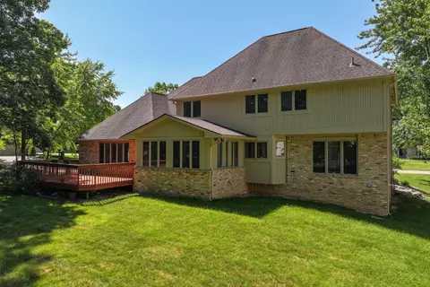 1143 Kings Carriage Rd, Grand Blanc, MI 48439