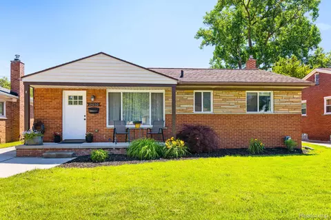 24050 Scotia Rd, Oak Park, MI 48237