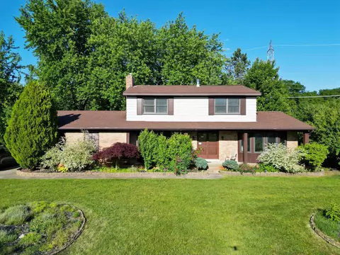 921 Chirco Dr, Oxford, MI 48371