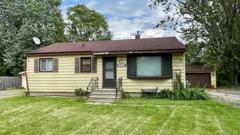 2220 Woodstead St, Burton, MI 48509